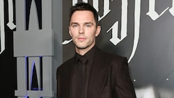 Nicholas Hoult verkörpert in der neuen „Harry Potter“ Serie einen sehr bekannten Charakter.