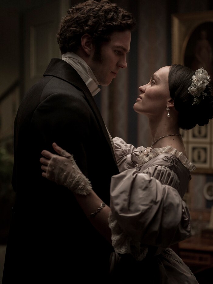 Nicholas Hoult ist in „Nosferatu“ unter anderem an der Seite von Lily-Rose Depp zu sehen.