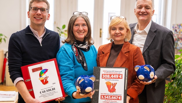 Robert Krotzer, Elke Kahr, Claudia Klimt-Weithaler und Manfred Eber (v. li.) deckeln ihr eigenes Gehalt bei 2500 Euro. (Bild: KPÖ-LandtagsKlub)