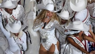 Beyoncé sorgte bei ihrer Show während der Pause des NFL-Spiels in Houston für Aufsehen. Mysteriöse Andeutungen sorgen jetzt für Aufregung bei ihren Fans. (Bild: APA/AP Photo/Eric Christian Smith)