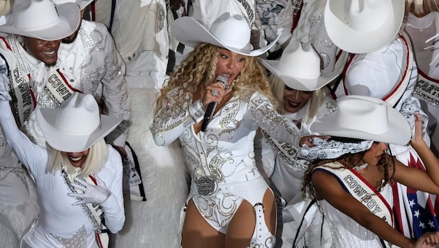 Beyoncé caused a stir during her show during the break of the NFL game in Houston. Mysterious hints are now causing a stir among her fans. (Bild: APA/AP Photo/Eric Christian Smith)