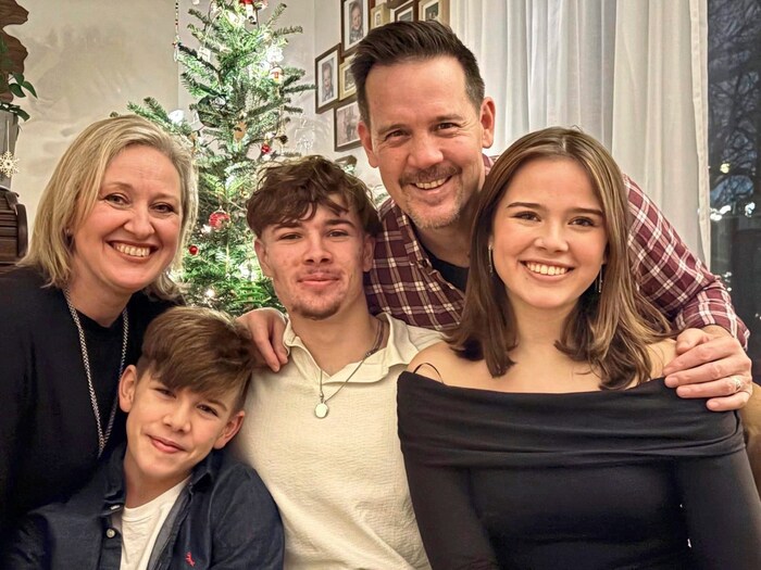 Coach Chris Calaycay mit seiner Familie.