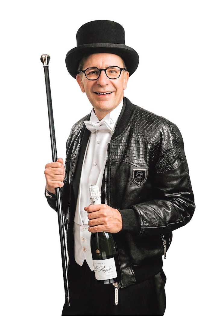 Gerald Hörhan geht 2025 zum Opernball und kündigt einen Spezial-Gast an.