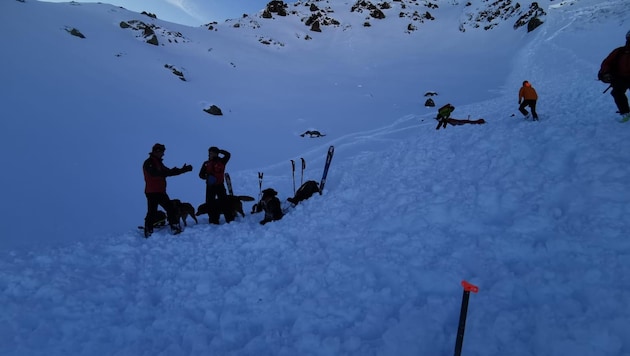 Die Bergretter fanden am Stefanitag im Zillertal die beiden verschütteten Tourengeher. (Bild: ZOOM.TIROL)