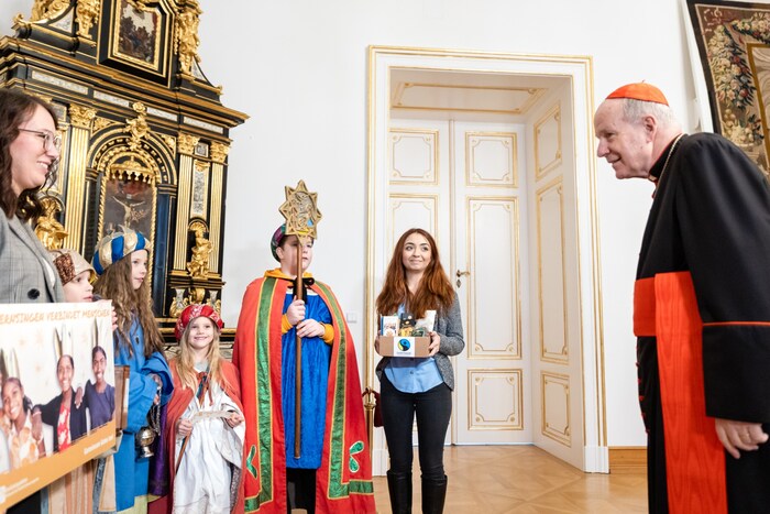 Schönborn dankte den Kindern und Jugendlichen für ihren Einsatz und den Spenderinnen und ...