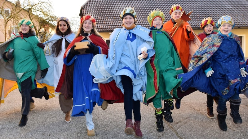 Star singers from the Salesian parish Herz Jesu in Amstetten have been out and about since yesterday. (Bild: Wolfgang Zarl)