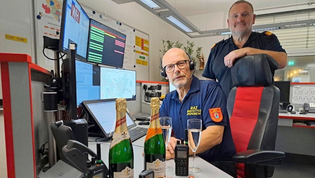 Andreas Dattinger (front) has been on duty on New Year's Eve for years (Bild: Wolfgang Zarl)