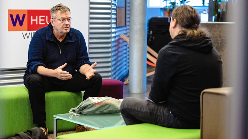 Rolf-Rüdiger-Vater Gaugusch im Gespräch mit „Krone“-Redakteur Robert Fröwein. (Bild: Urbantschitsch Mario/Mario Urbantschitsch)