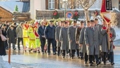 Abschied: Hunderte Personen, Bekannte und Politiker waren am Freitag zugegen. Der Trauerzug endete in der Pfarrkirche mit einem einstündigen Gedenken. (Bild: Juergen Fuchs)