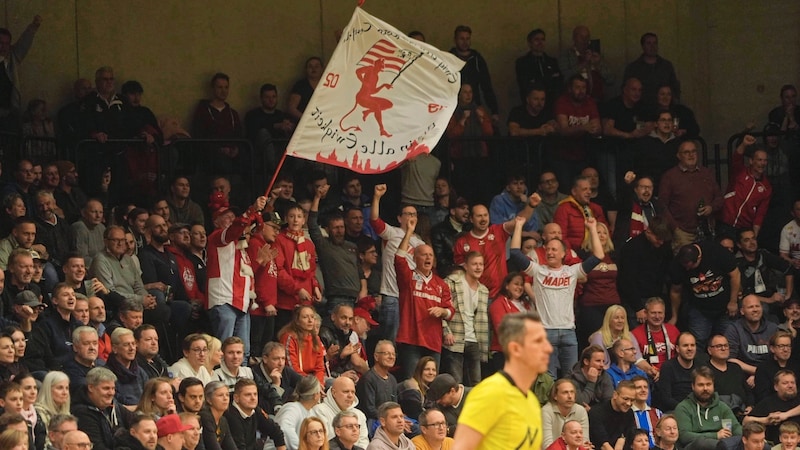 Die GAK-Fans beklatschten das 5:2 im Derby. (Bild: Pail Sepp/Sepp Pail)