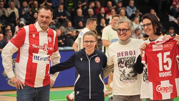 Lions-Club-Organisator Andi Cretnik und Ankünder-GF Dieter Weber mit der Tochter von Zelimir ...