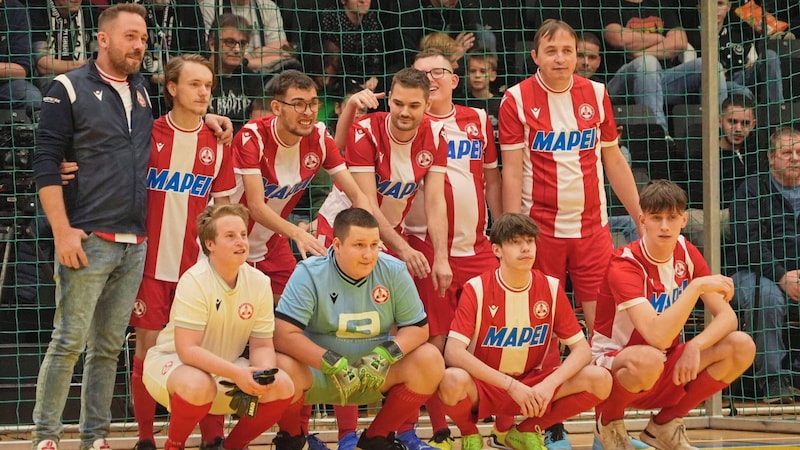 Großer Moment vor voller Kulisse für das Special-Team des GAK. (Bild: Pail Sepp/Sepp Pail)