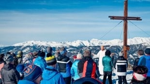 Kartitscher Bergweihnacht: Direkt am Dorfberg-Gipfel findet am Samstag, 28. Dezember, um 11 Uhr, eine weihnachtliche Andacht statt. (Bild: Wallner Hannes/Hannes Wallner)