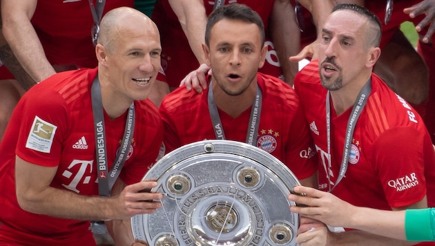 Rafinha (center) celebrated great success at Bayern and became a fan favorite. (Bild: AFP/APA/dpa/Sven Hoppe)