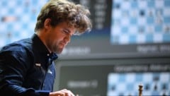 Titelverteidiger Magnus Carlsen hat bei der Schnellschach-WM in New York für einen Eklat gesorgt. (Bild: AFP/APA/DIBYANGSHU SARKAR)