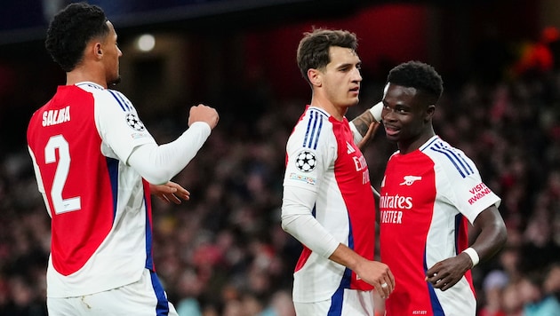 Bukayo Saka (rechts) wird Arsenal wohl über zwei Monate fehlen. (Bild: AP ( via APA) Austria Presse Agentur/ASSOCIATED PRESS)