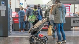 Traditionelle „Stauzonen“ in den Tagen nach dem Fest: die Service-Schalter im Fachhandel