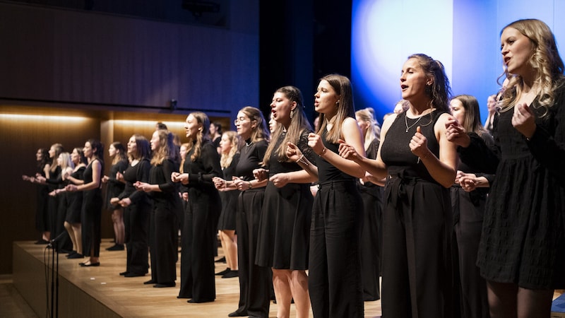 Young people united in their enthusiasm for music. (Bild: Vibrant Voices)