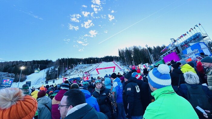 Tausende Fans kamen.