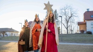 Magdalena, Emma und Valentina sammeln in Laßnitzhöhe Spenden für die Dreikönigsaktion. (Bild: Juergen Fuchs)