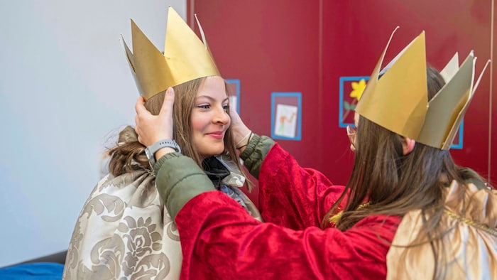 The crown is in place: the girls parade around as Kaspar, Melchior and Balthasar.