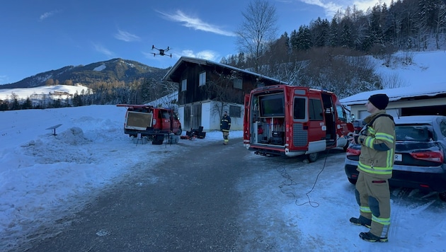 Mehrere Feuerwehren und andere Blaulichtorganisationen waren an der Suche beteiligt. Auch eine Drohne stand im Einsatz.  (Bild: zoom.tirol)