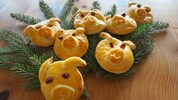 Zu Silvester beliebt: Glücksschweinchen aus Germteig