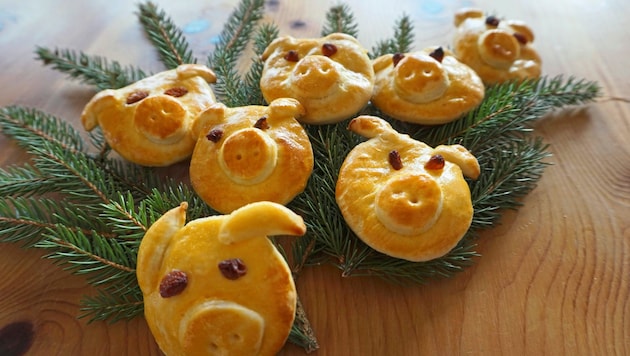 Zu Silvester beliebt: Glücksschweinchen aus Germteig (Bild: Steinkellner)