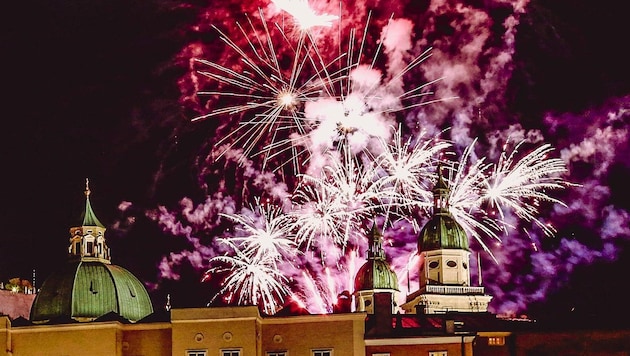 In der Stadt Salzburg dürfen Privatpersonen in der Silvesternacht keine Raketen und Knaller zünden. In der Altstadt gibt es dafür ein großes Profi-Feuerwerk. (Bild: Tschepp Markus)