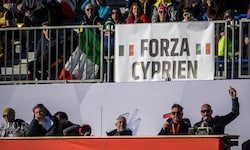 „Forza Cyprien“: Die Ski-Fans dachten am Samstag bei der Abfahrt in Bormio auch an den schwer ...