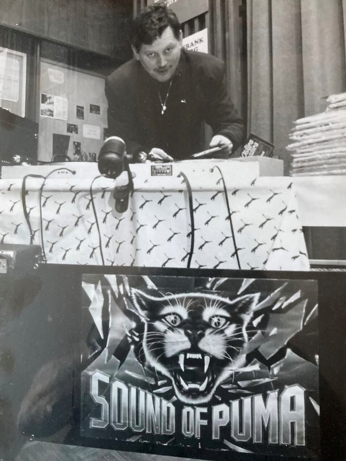 Selner als DJ „Tomaseli“.