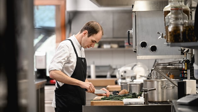 Den ehemaligen Steigerwirt seiner Eltern baute er in Großraming zum Fine-Dining-Restaurant Rau um: Klemens Gold. (Bild: Wenzel Markus)