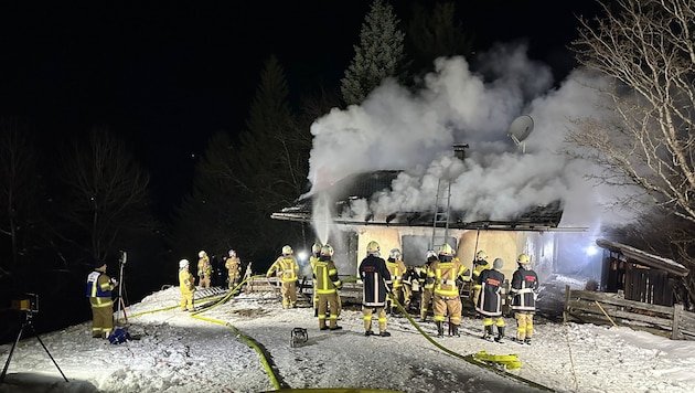 Fünf Feuerwehren standen beim Brand im Einsatz. (Bild: ZOOM Tirol)