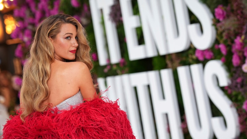 Blake Lively beschuldigt ihren Co-Star in einer Klage der sexuellen Belästigung am Set von „It Ends With Us“. (Bild: APA/Scott A Garfitt/Invision/AP)