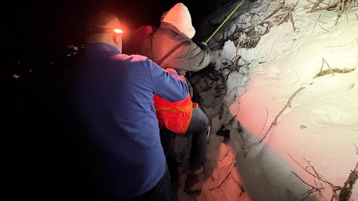 Allein hätte sich der 21-Jährige nicht mehr zurück auf den Weg begeben können. Er war zu stark ...