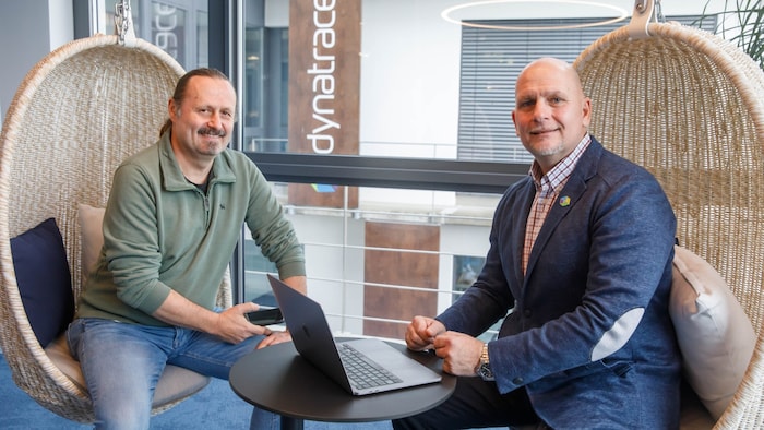 Erwin Schaumlechner from DS Development GmbH with Mario Klima (right) from Dynatrace.