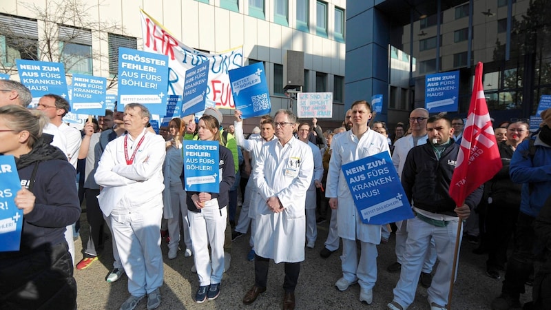 Kämpferisch und unbeugsam – die Belegschaft des Lorenz-Böhler-Spitals ließ nicht locker. (Bild: Bartel Gerhard/Gerhard Bartel)