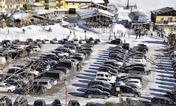 Parkplatz Schaidberg: Auf beiden Seiten der Passhöhe gibt es in Obertauern Parkplatznot.