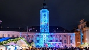 Lasershow und Hüttengaudi: In St. Pölten lädt der Stadtsilvester erstmals auf den Rathausplatz. (Bild: Josef Bollwein)