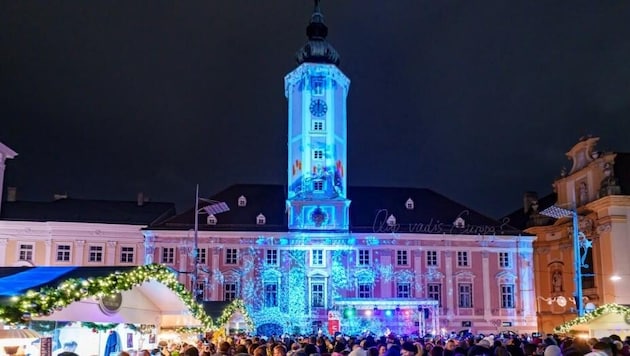 Laser show and hut fun: in St. Pölten, the city New Year's Eve invites you to the town hall square for the first time. (Bild: Josef Bollwein)