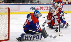 Traf beim 4:3-Heimsieg gegen Innsbruck: Schneider (re.).