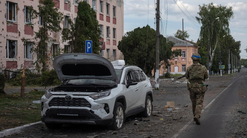 Die von ukrainischen Truppen besetzten Teile der westrussischen Region Kursk sind am Sonntag erneut Schauplatz schwerer Gefechte gewesen (Bild: AP/The Associated Press)