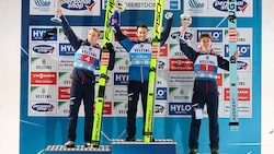 Jan Hörl, Stefan Kraft und Daniel Tschofenig (von li. nach re.) ließen den ÖSV jubeln. (Bild: Tröster Andreas)