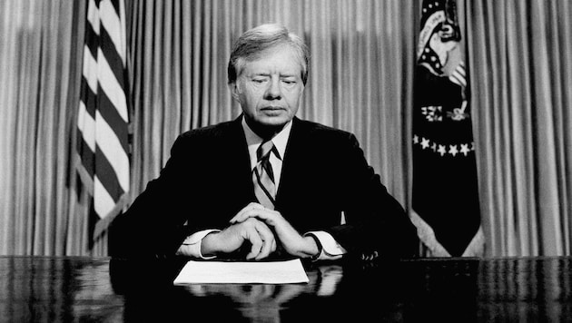 In 1980, Carter announces that an attempt by the US military to free the hostages held in the US embassy in Tehran has failed. (Bild: AP)