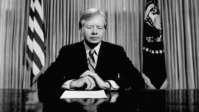 Carter announces in 1980 that an attempt by the US military to free the hostages held in the US embassy in Tehran has failed. (Bild: AP)