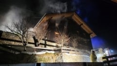 Wieder standen unzählige Feuerwehrleute im Einsatz. (Bild: ZOOM Tirol)