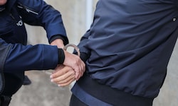 FÜr 37-Jährigen klickten Handschellen (Symbolbild)