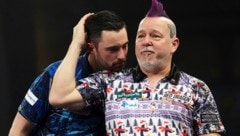 Peter Wright (re.) besiegte Luke Humpries. (Bild: PA Wire)