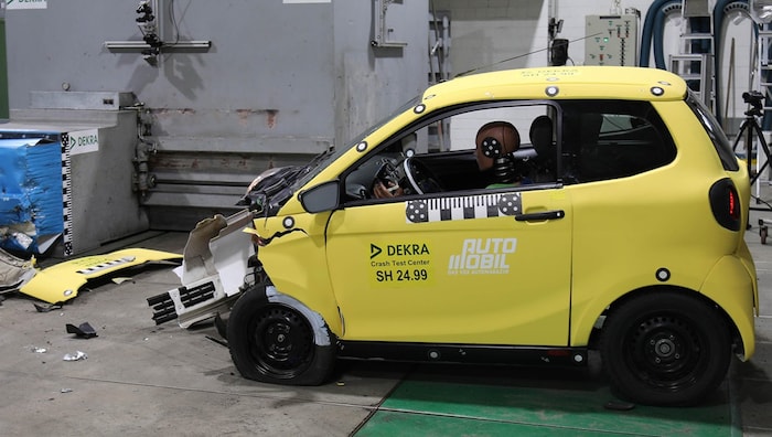 Although the passenger cell in the Aixam Access was not severely deformed, the stress caused by the crash was enormous for the driver.