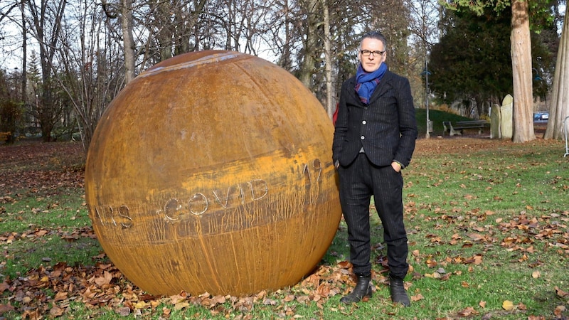 Werner Reiterer's Corona monument in Leibnitz was the result of an idea from the "Steirerkrone" with the Institute for Art in Public Space. (Bild: Jauschowetz Christian/Christian Jauschowetz)